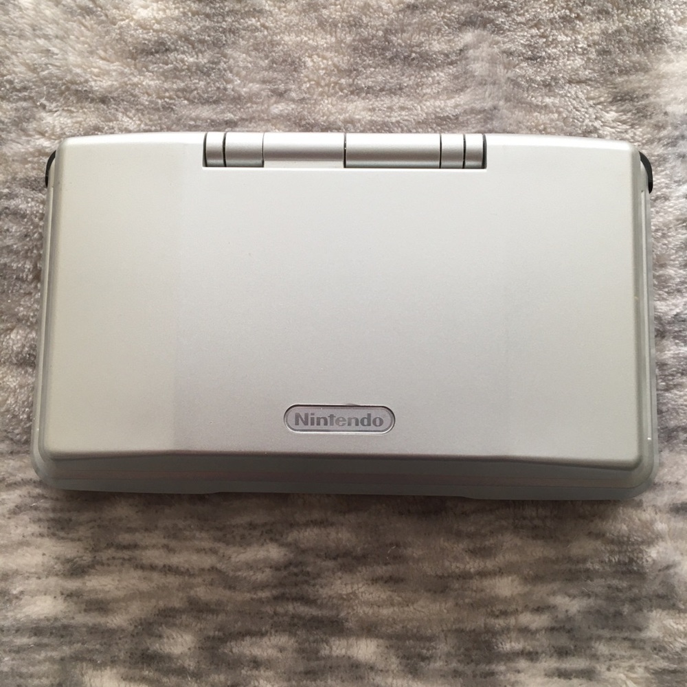 Nintendo DS Bundle includes (9) Games, Stylus, Case and Wall Charger - Picture 4 of 8